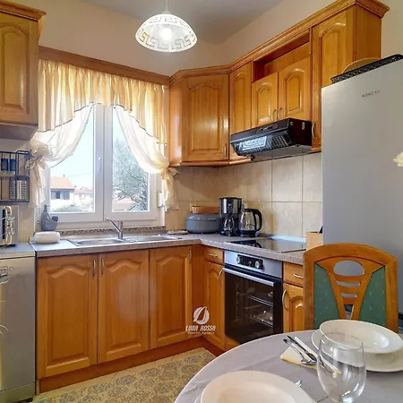 Comfortable With Private Covered Balcony * Medulin